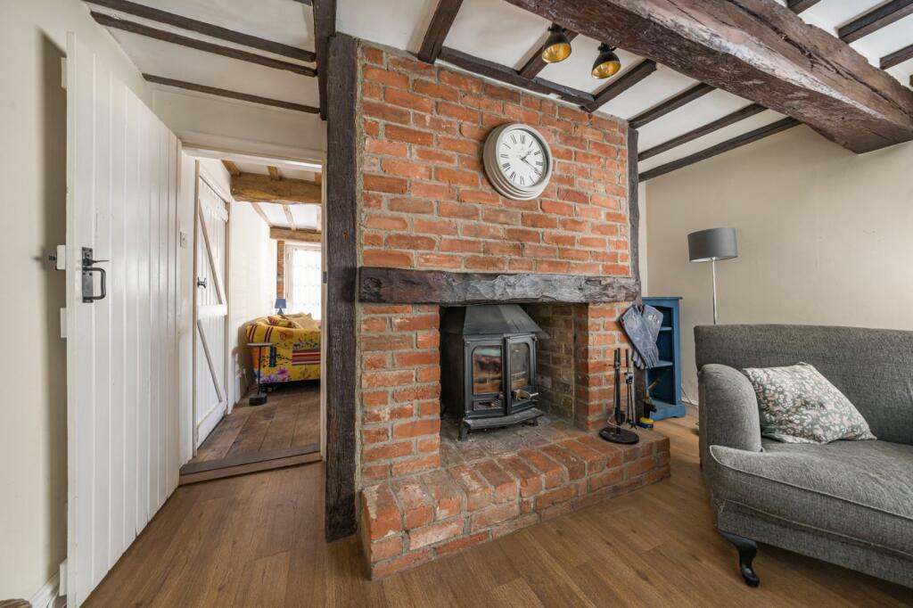 House in Hart, Ewshot - More