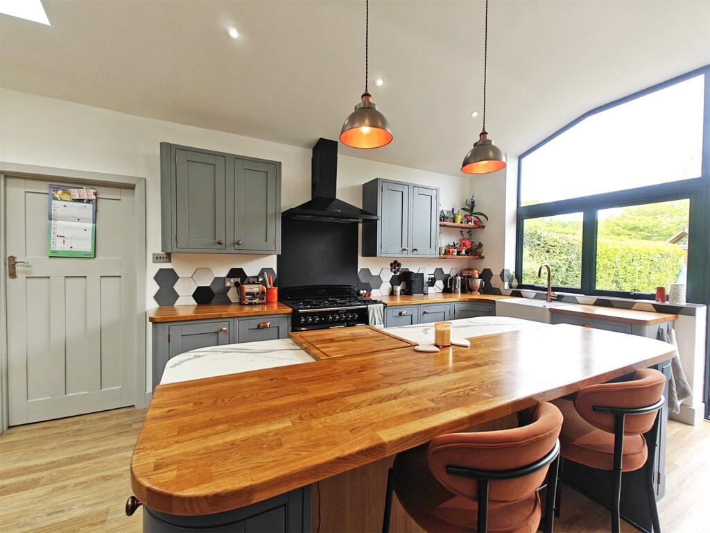 House in New Forest, Sway - View 3