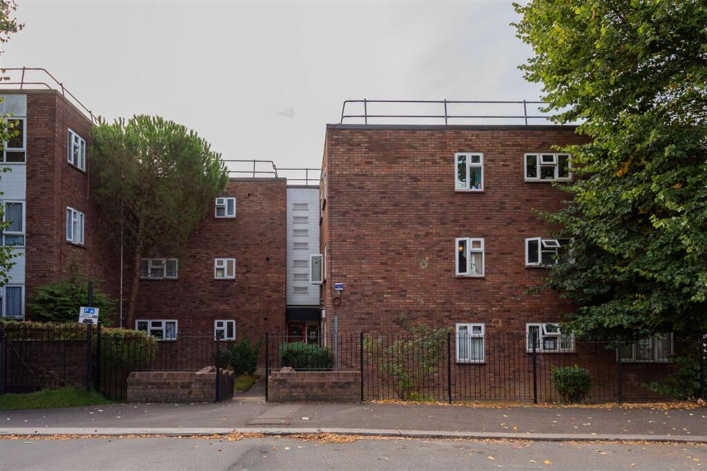 Apartment in London - More