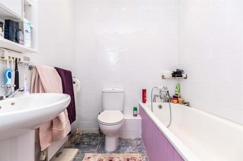 Apartment in Bournemouth, Boscombe - View 3