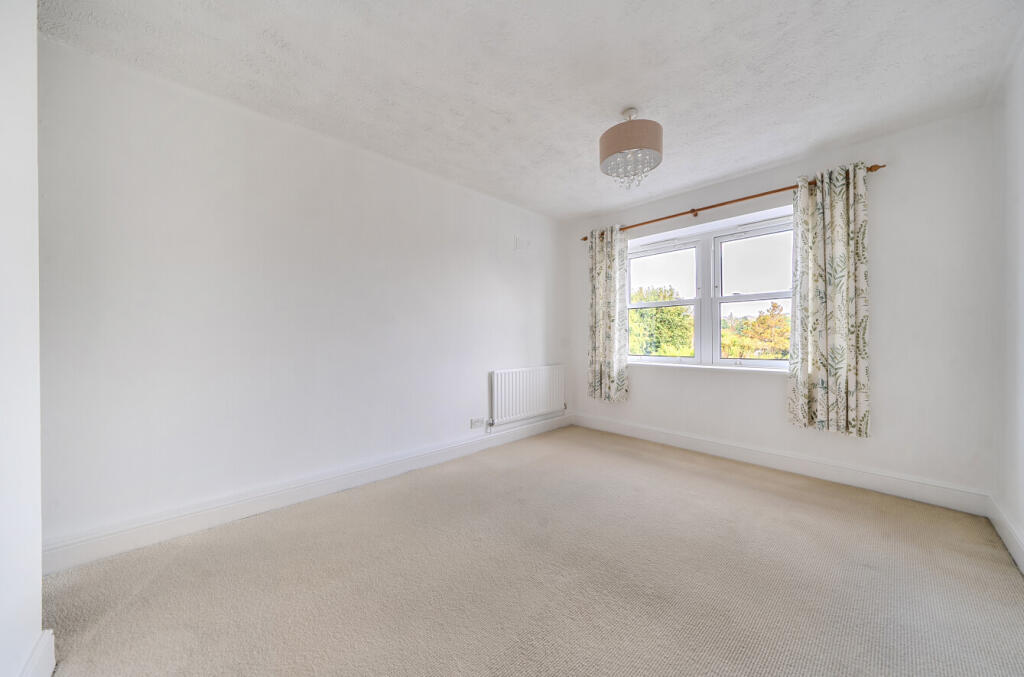 Apartment in Redhill - More