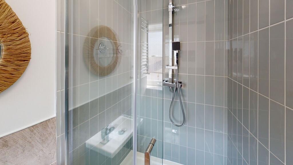 2 bedroom house share for rent
