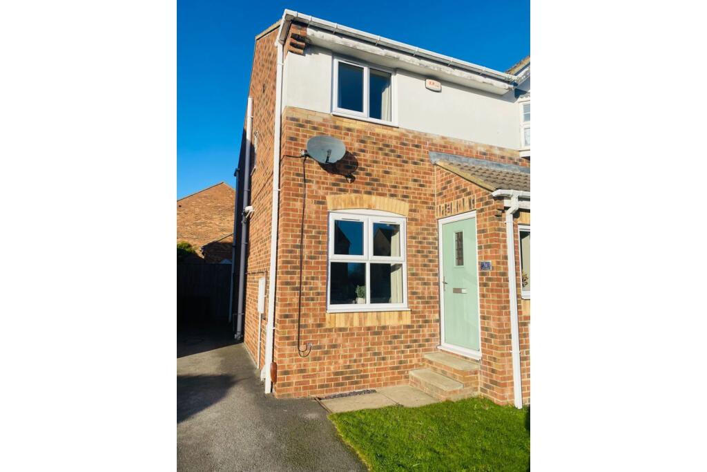 2-bed semi-detached on Park Close, Wakefield, WF4, £180,000