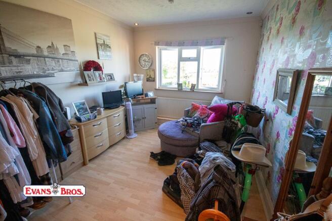 SIDE DOUBLE BEDROOM 3