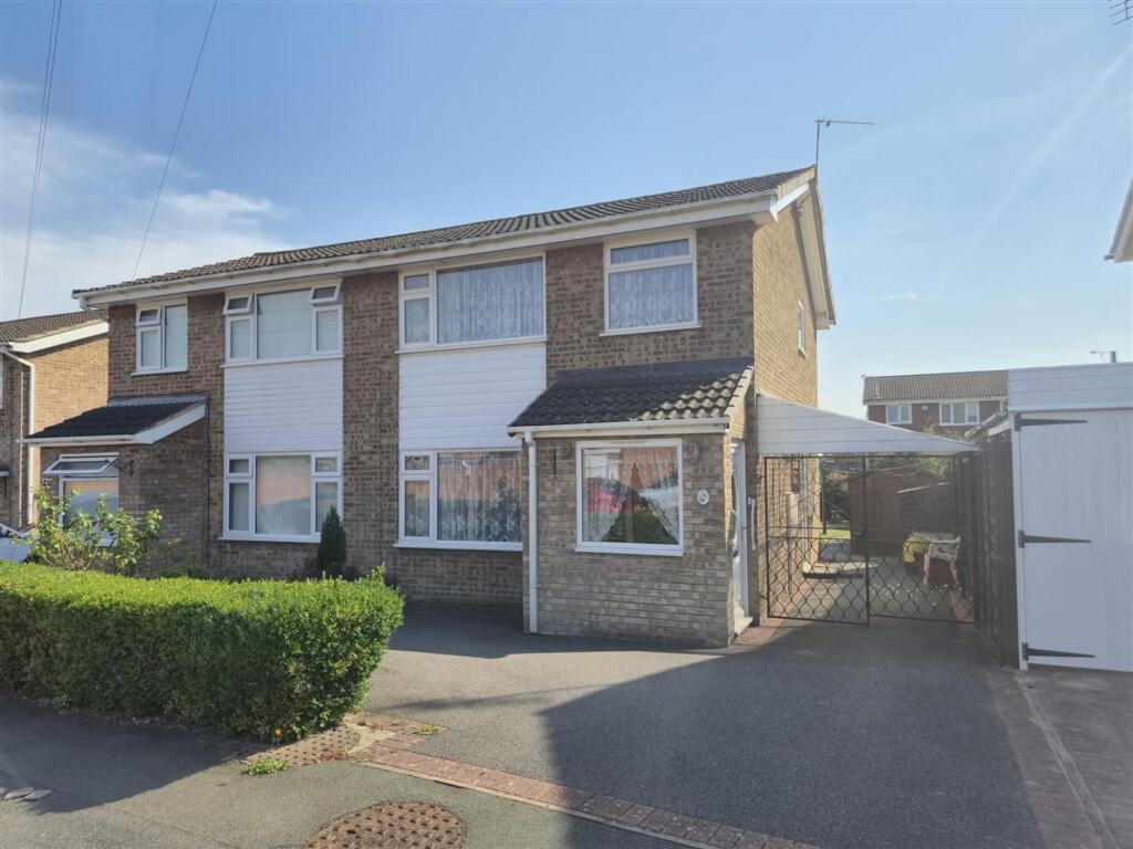 3-bed semi-detached on Cedar Drive, Ibstock, LE67, £219,995