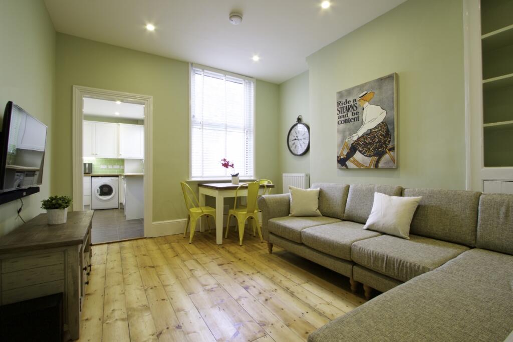 Main image of property: Newstead Grove, Nottingham, NG1