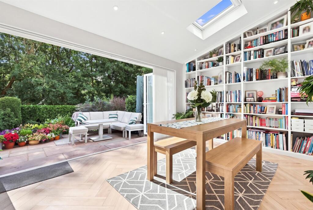 Milton Road - Ware - Superb Family Home photo 3