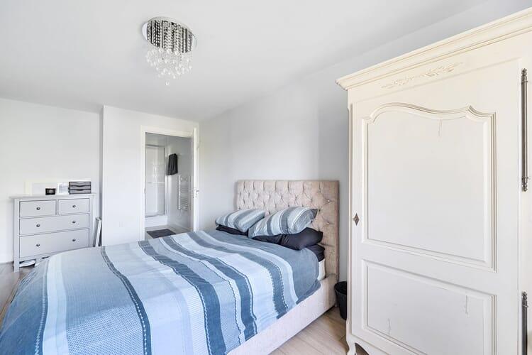 Apartment in Slough - More