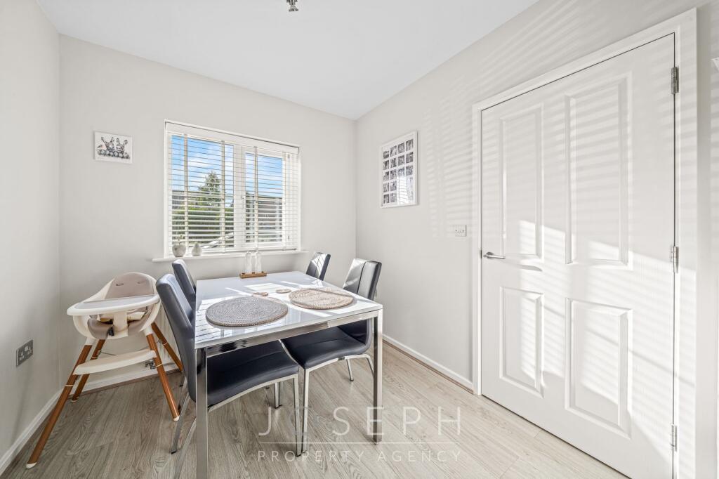 Masons Drive, Great Blakenham, IP6 photo 4