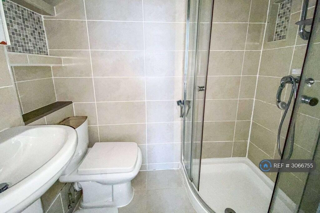 Apartment in Plymouth, Stoke - View 2
