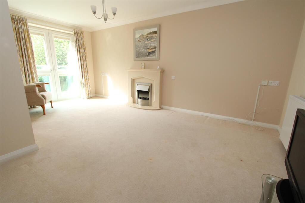 Apartment in Bradford - View 5