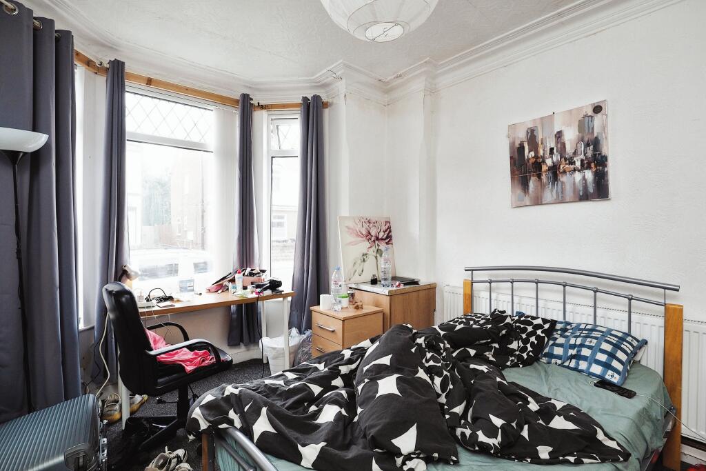 House in Nottingham, Beeston - More