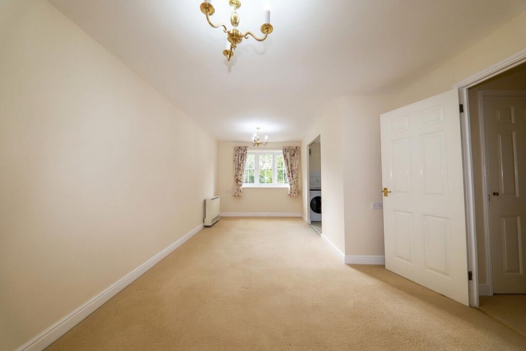 Apartment in Watford - View 3