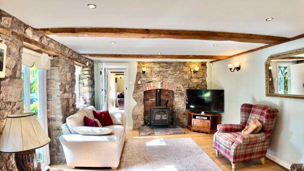 House in Newport - View 3