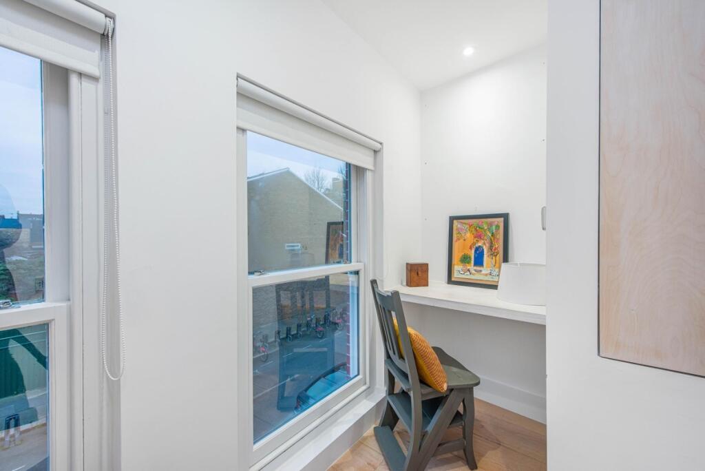 2 bedroom end of terrace house for rent