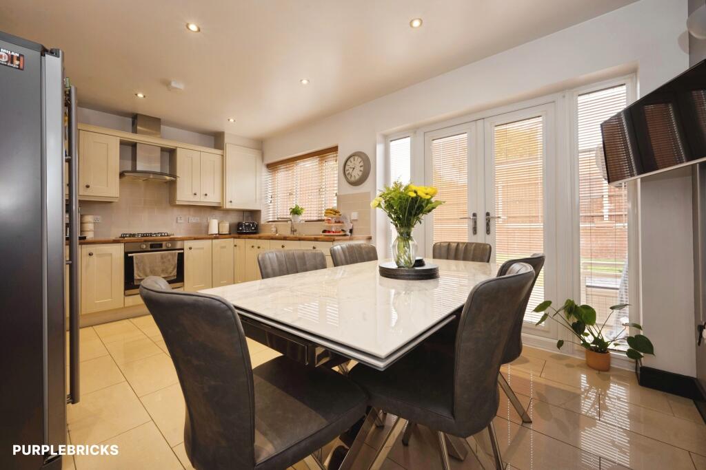 House in Luton - View 5