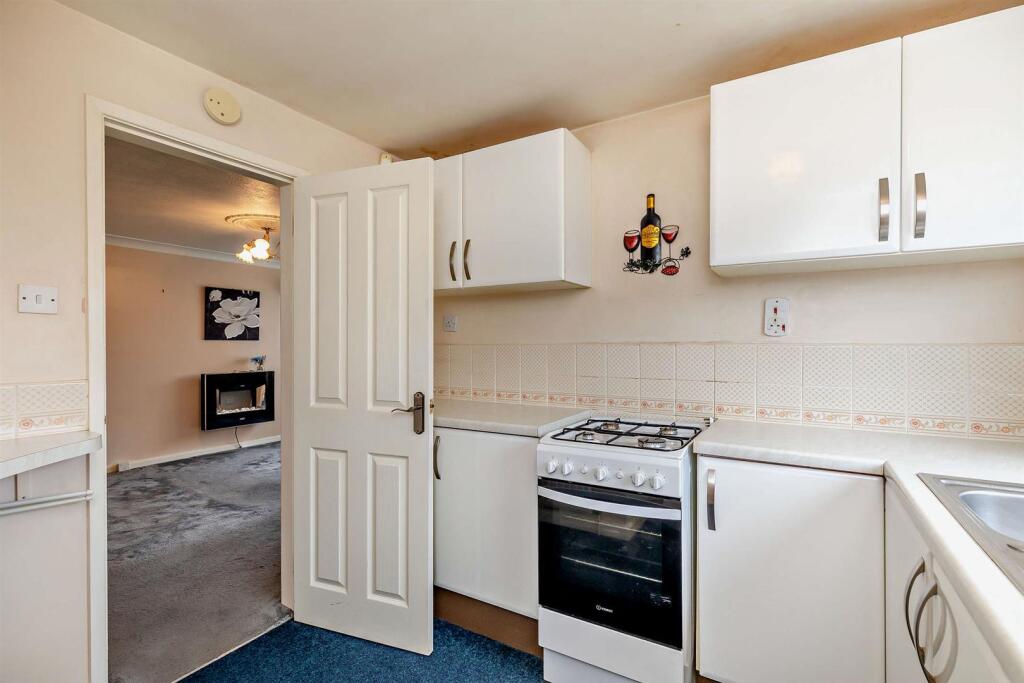 Larkhall Place, Mansfield - View 5