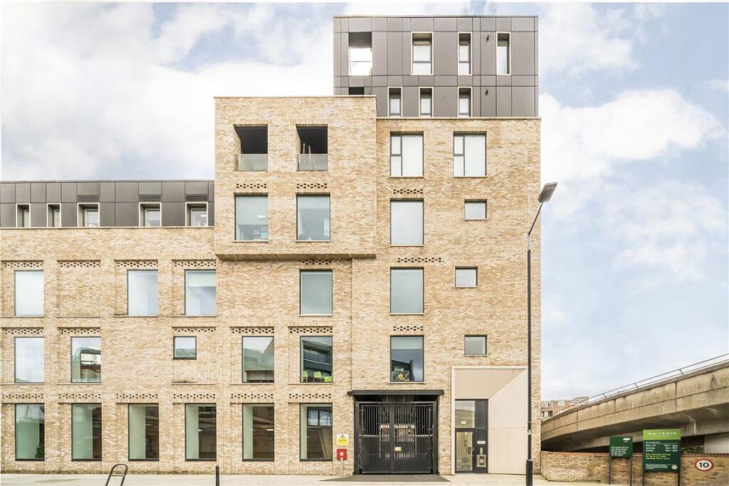 Apartment in London - More