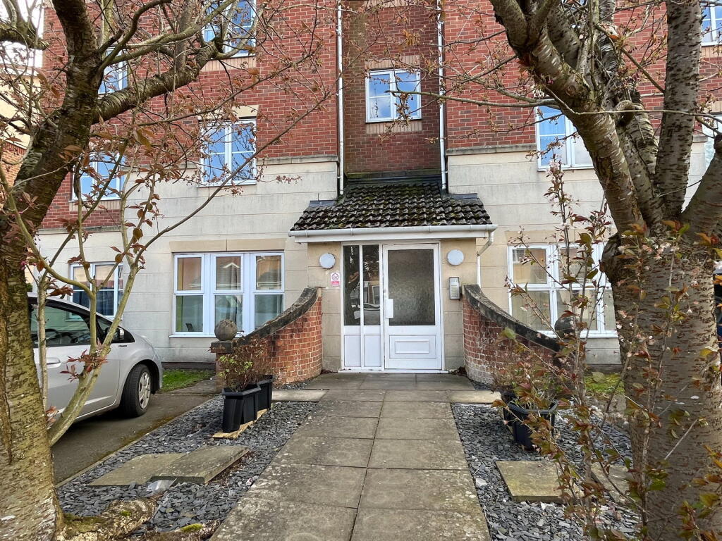 2-bed flat on Kilburn End, Oakham, LE15 6LW, £115,000