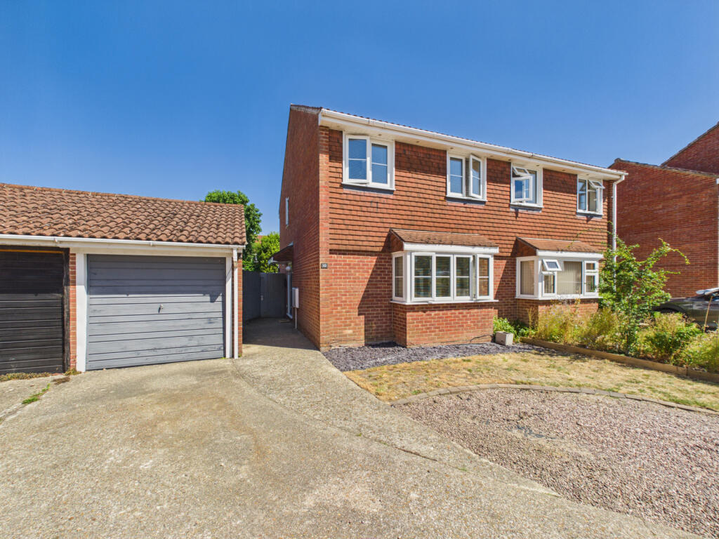 Main image of property: Huntingdon Close, Fareham, PO14 4JP