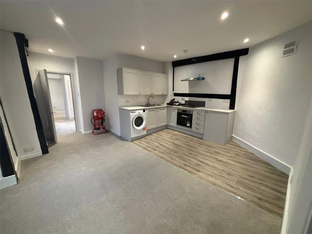 Main image of property: CORNMARKET STREET, OXFORD,OX1