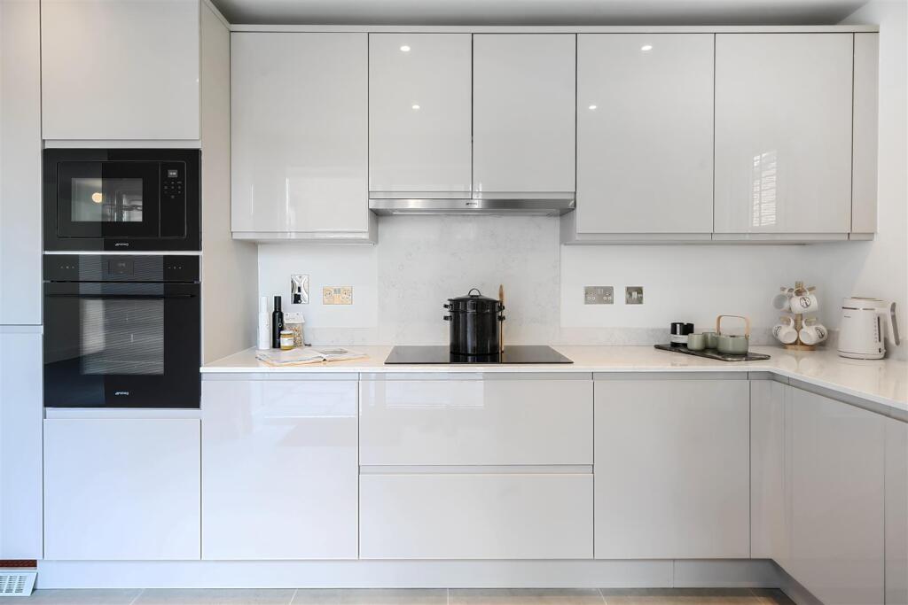 15 Bentwood Way, Lavant photo 2