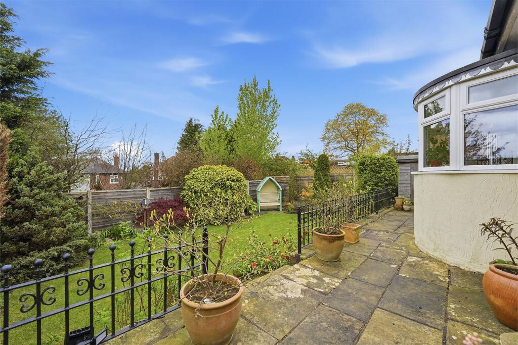 Park Mount Drive, Macclesfield photo 4