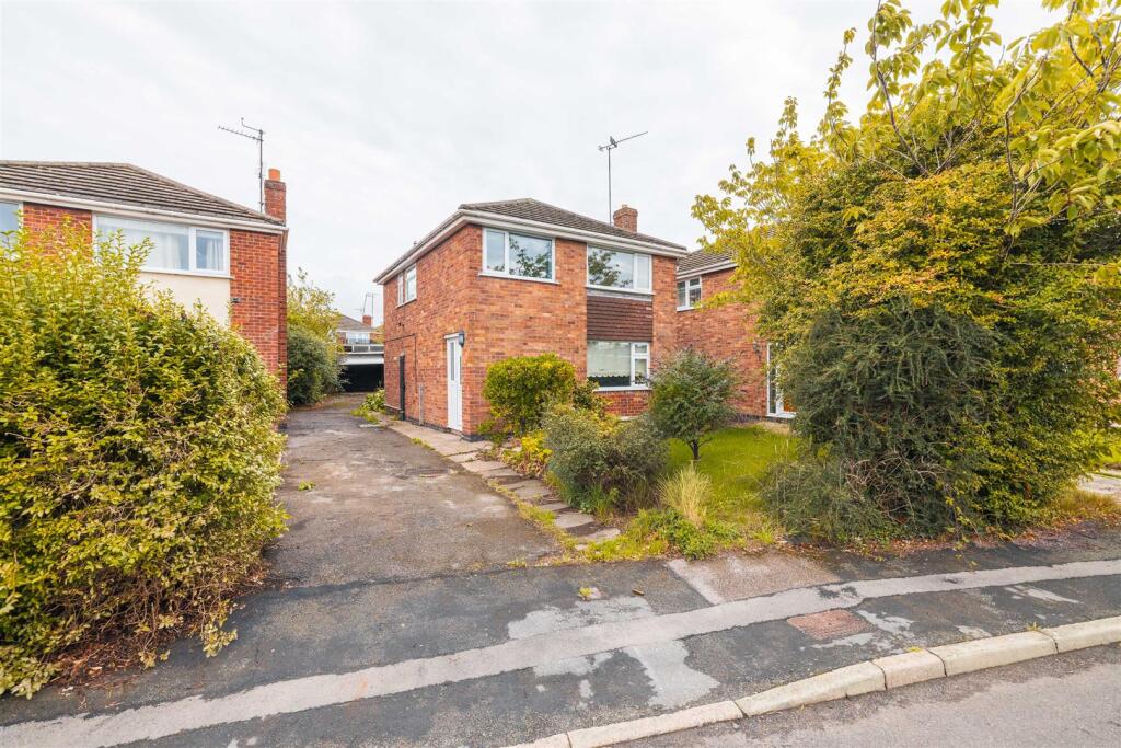 Henley Close, Neston photo 2