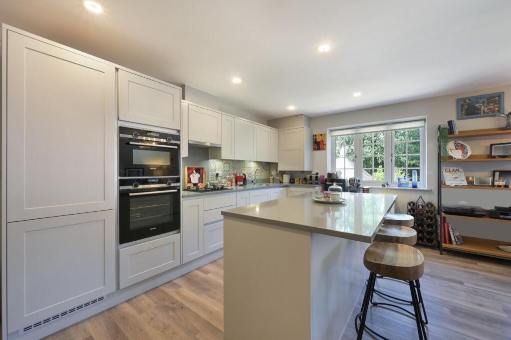 Apartment in Kingston upon Thames - View 5