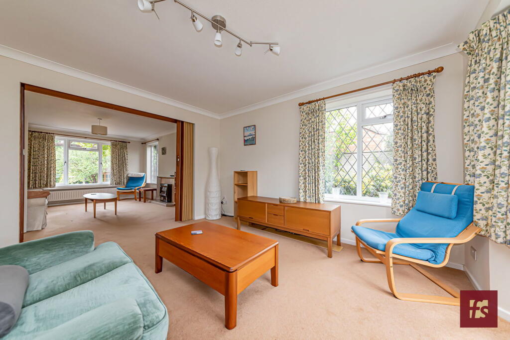 House in Crowthorne, Bracknell Forest - More