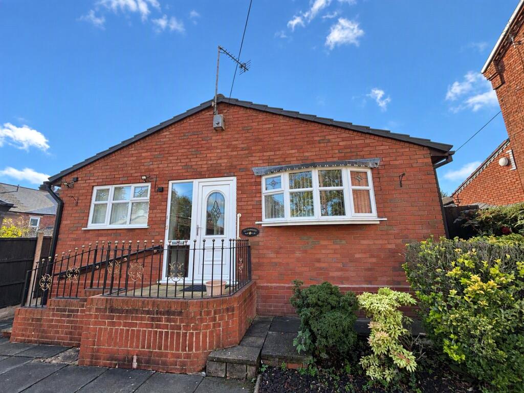 Main image of property: Silverlands Avenue, OLDBURY, West Midlands, B68