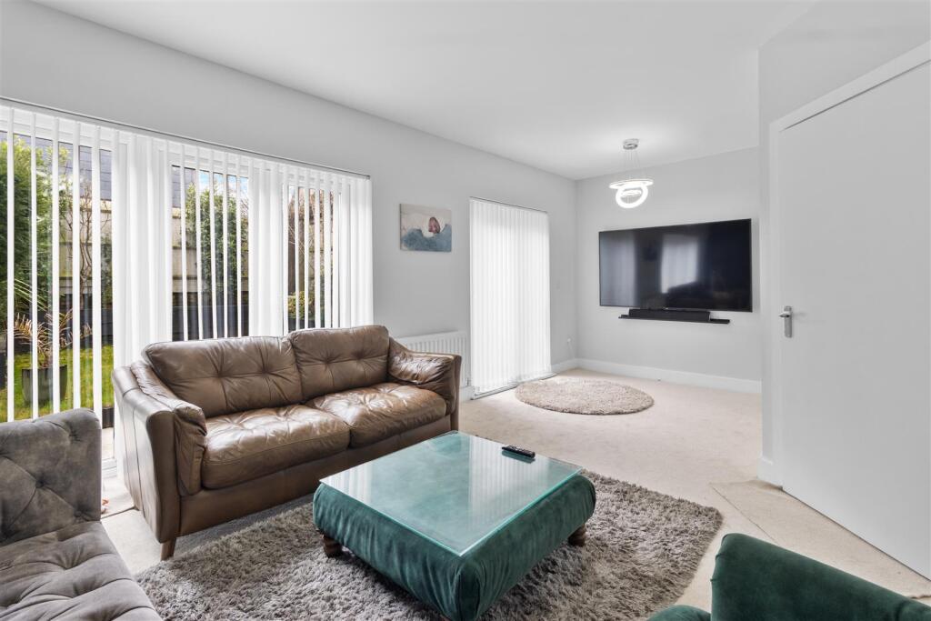 Buttercup Drive, Polegate photo 4