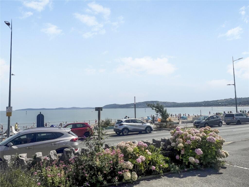 3-bed flat on Rhos Promenade, Rhos On Sea, Colwyn Bay, Conwy, LL28, £290,000