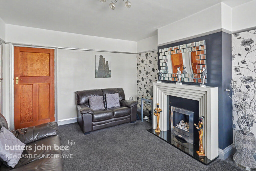 House in Newcastle-under-Lyme, Cross Heath, Hempstalls - More