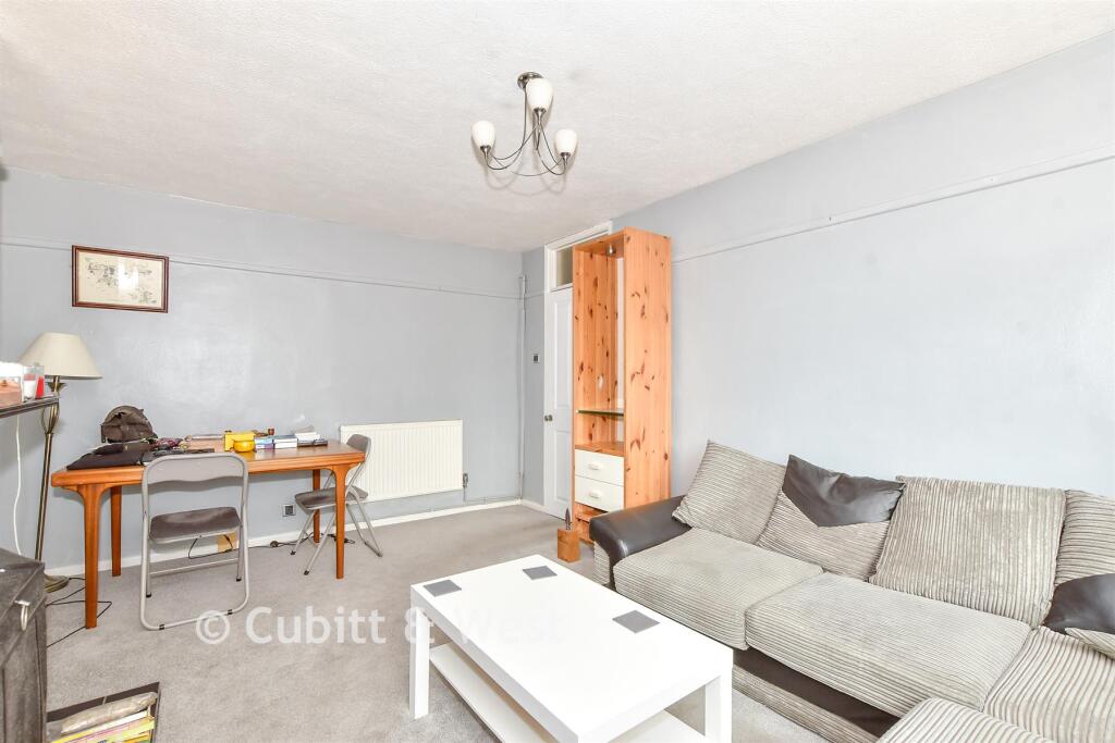 Apartment in Havant, West Leigh - More
