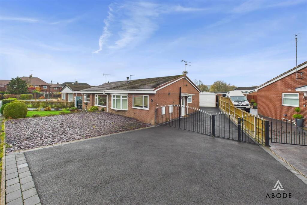 Main image of property: Copeland Close, Cheadle, Stoke-On-Trent ST10 1HP