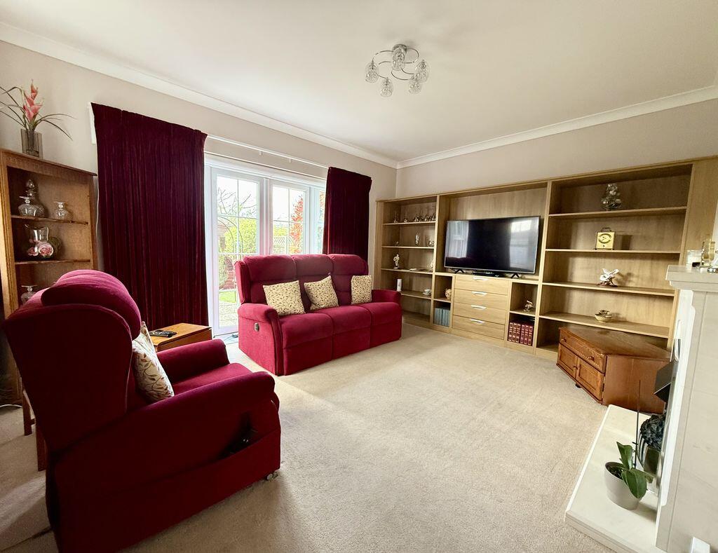 Charlwood Drive, Henfield photo 4