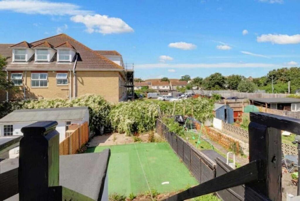 Apartment in Southend-on-Sea, Kursaal Estate, Southchurch - View 2