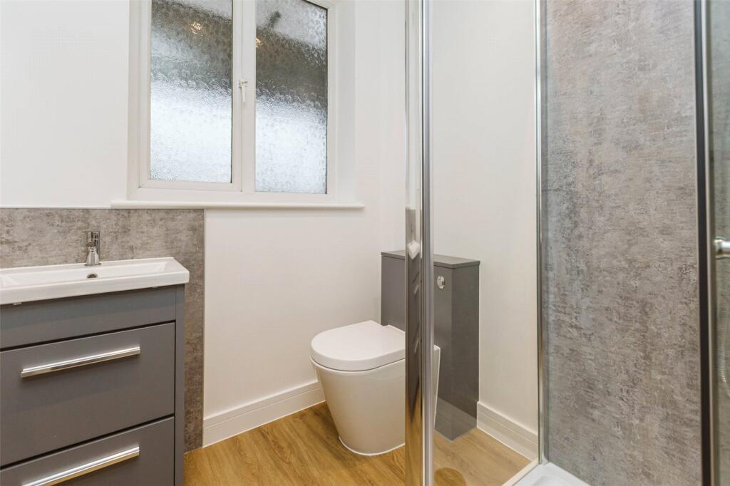 5 bedroom semi-detached house for rent