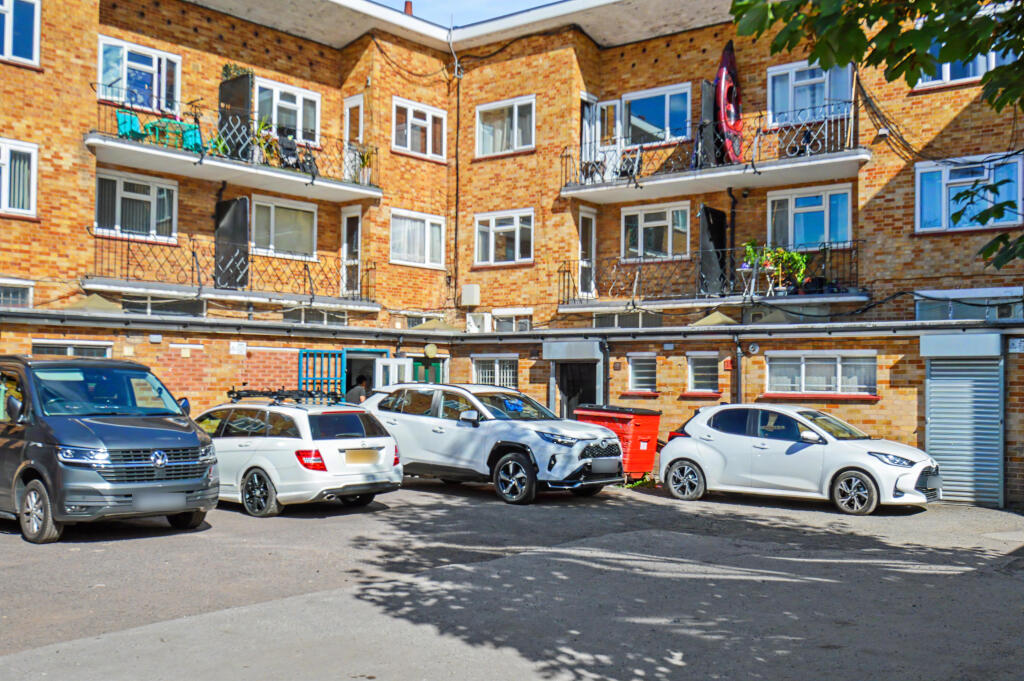 Main image of property: 15 Newtown Buildings, Newtown Road, Bedworth, CV12 8QA