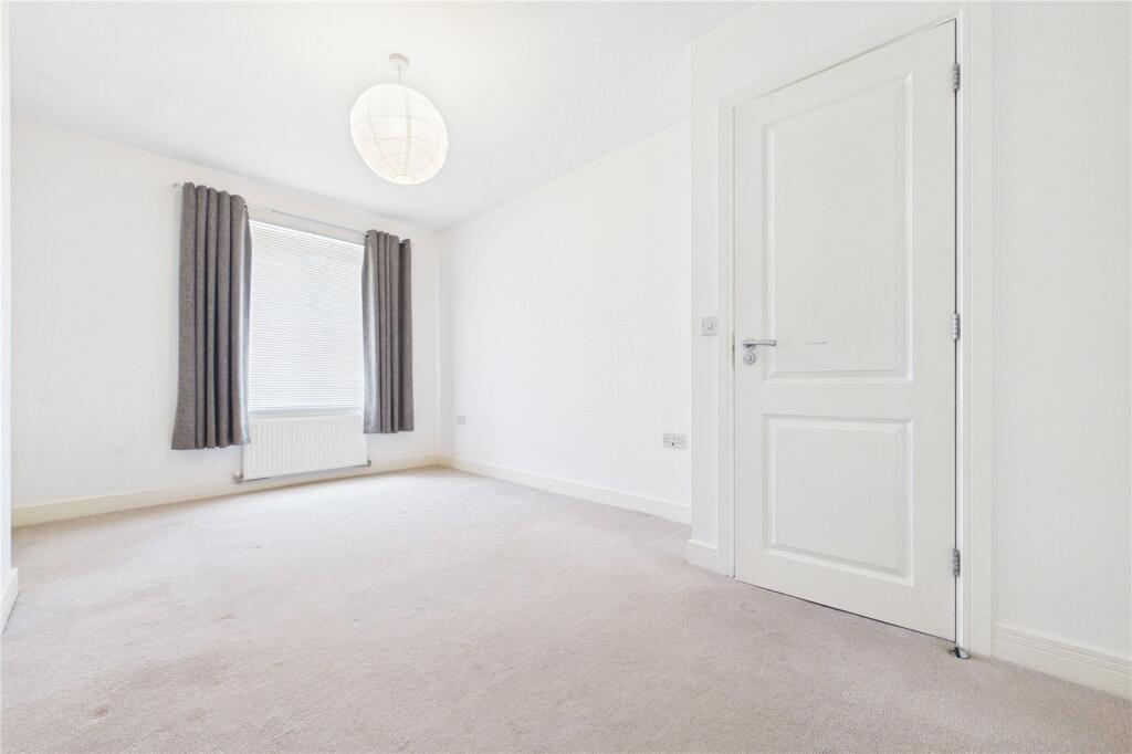 Apartment in Reading, Holybrook - More