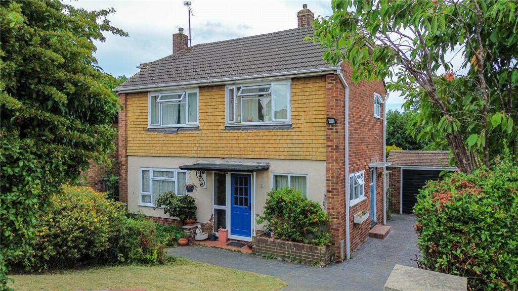 3-bed detached on The Horse Close, Emmer Green, Reading, Berkshire, RG4, £500,000