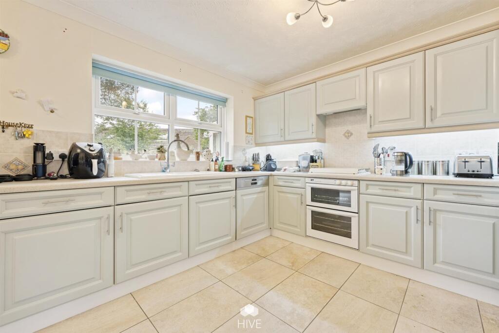 House in Verwood, Dorset - View 2
