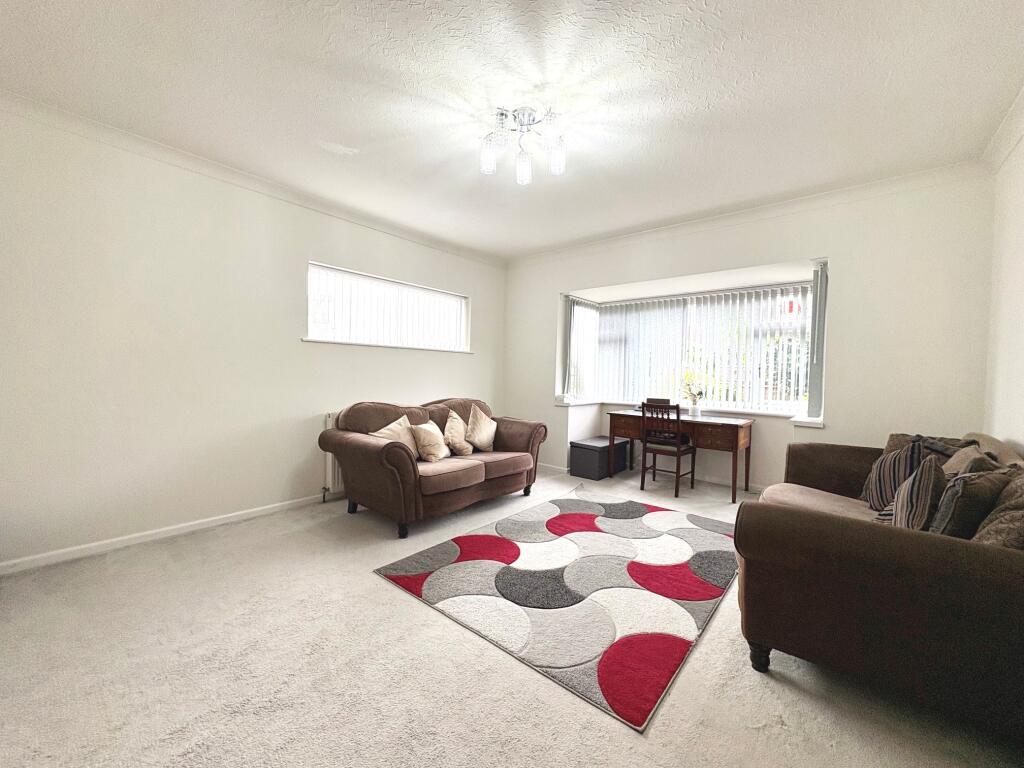 House in Kettering, Leisure Village - More