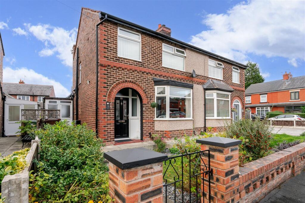 House in Leigh, Hooten Gardens, Bedford