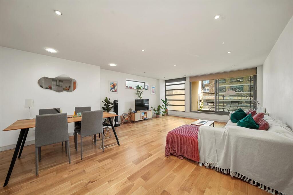 Main image of property: Garden Walk, Shoreditch, EC2A