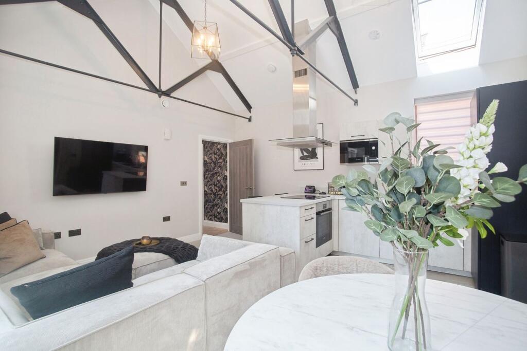 Apartment in Manchester, Central Retail District, City Centre - View 5