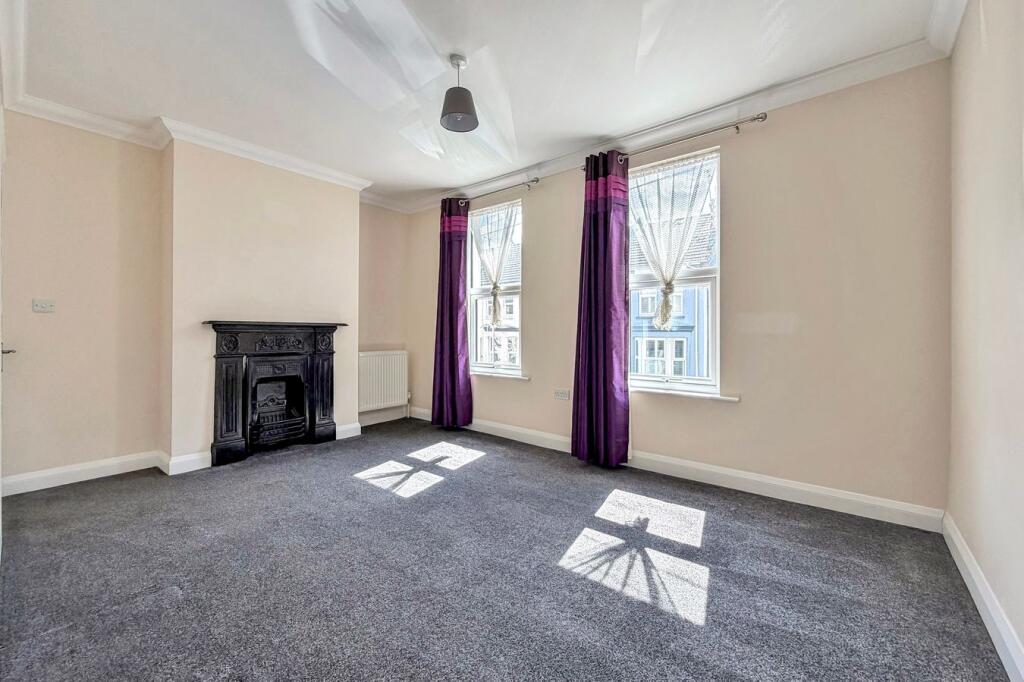 House in Gillingham, Medway - View 2