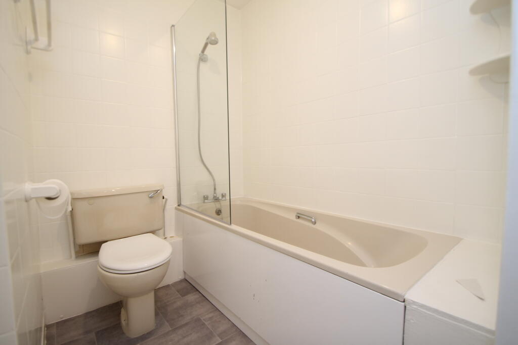 House in Sutton - View 3