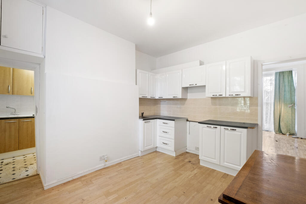 71 Beulah Hill, Upper Norwood, London, SE19 3EB photo 3